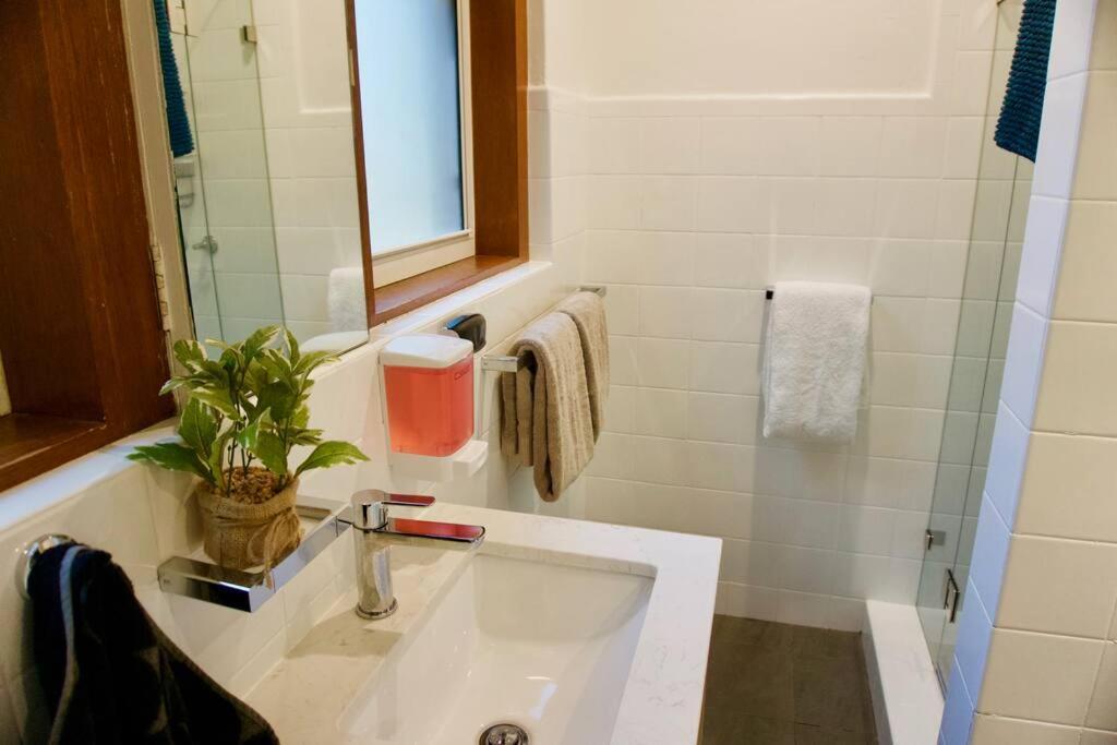 Holiday home The Dream: Coogee 3 Bedroom-ac-cortyard-200m