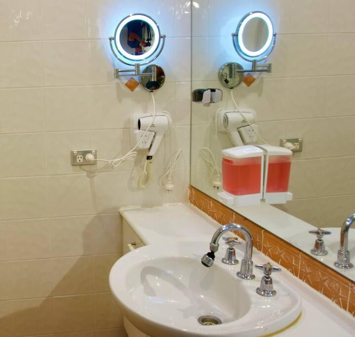 The Dream: Coogee 3 Bedroom-ac-cortyard-200m Holiday home *