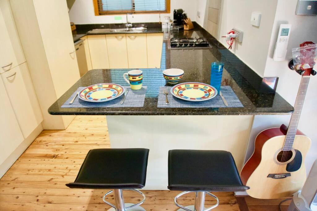 The Dream: Coogee 3 Bedroom-ac-cortyard-200m Holiday home Sydney