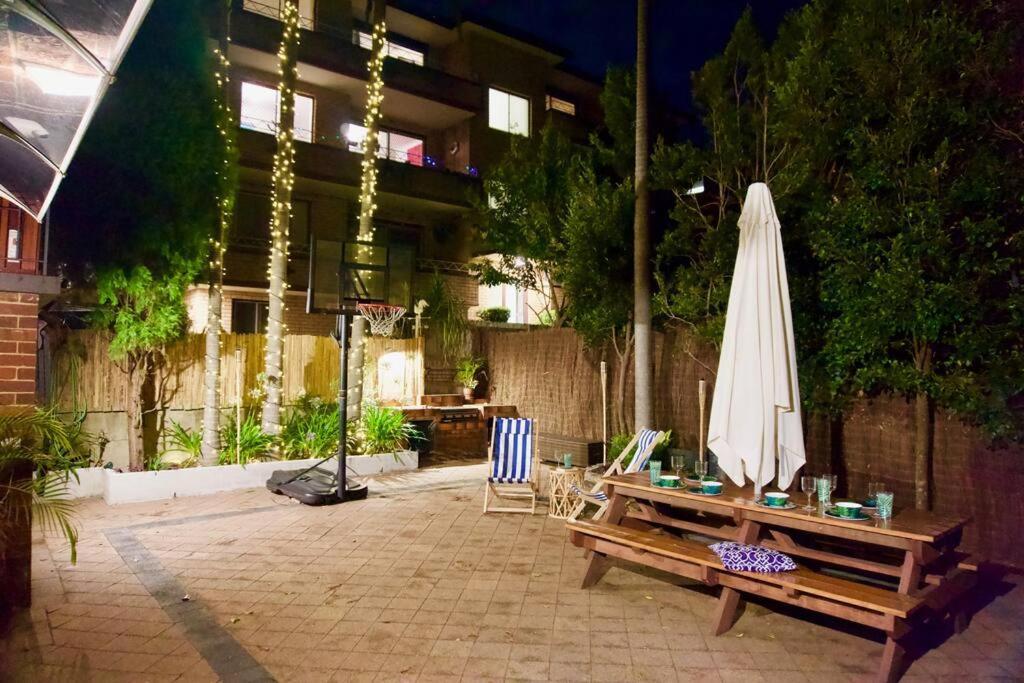 The Dream: Coogee 3 Bedroom-ac-cortyard-200m Holiday home Sydney