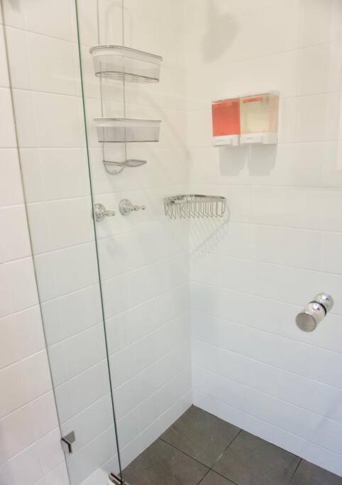 The Dream: Coogee 3 Bedroom-ac-cortyard-200m Holiday home *